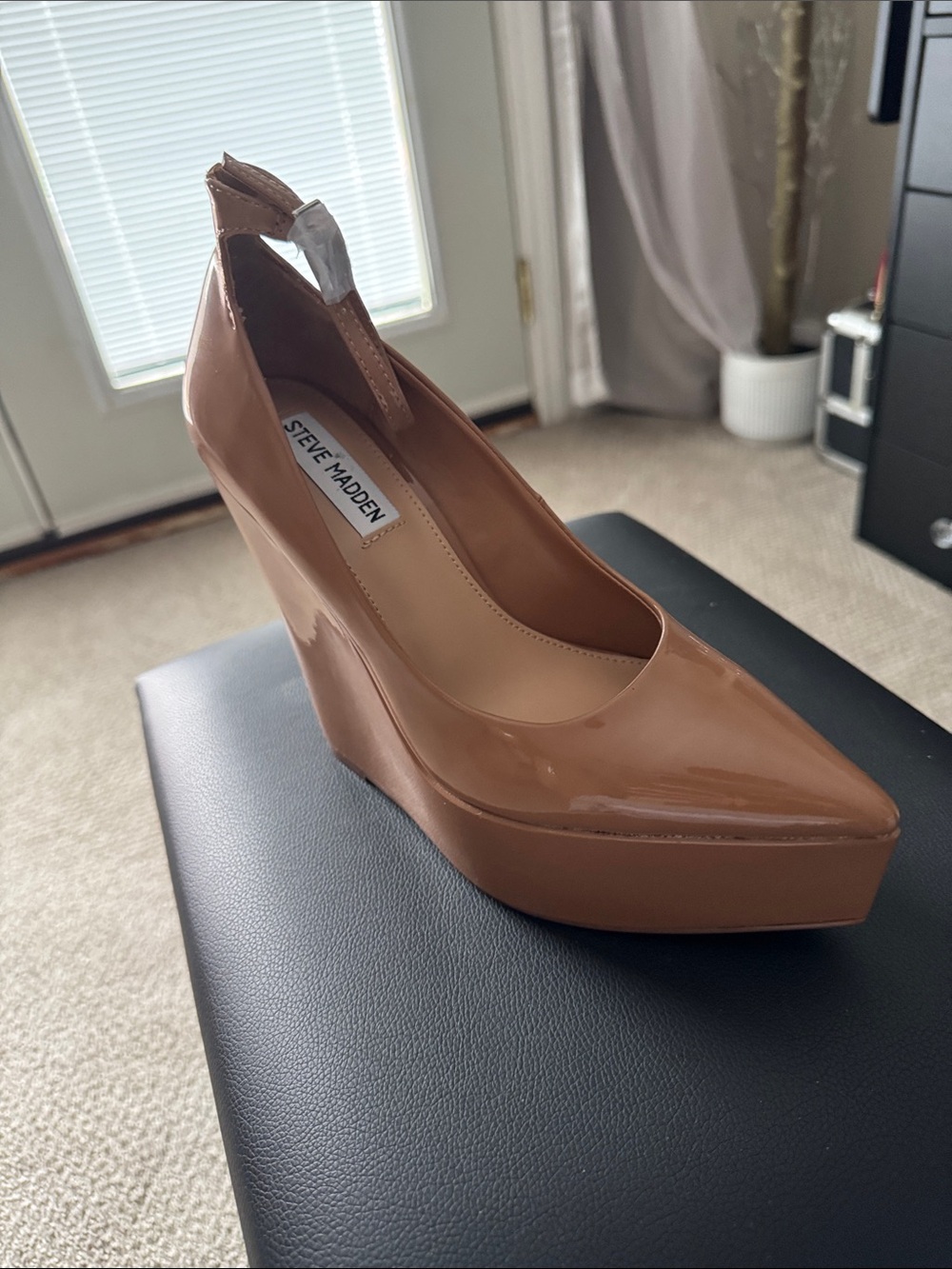 Steve Madden light tan wedges NWT, size 6.5